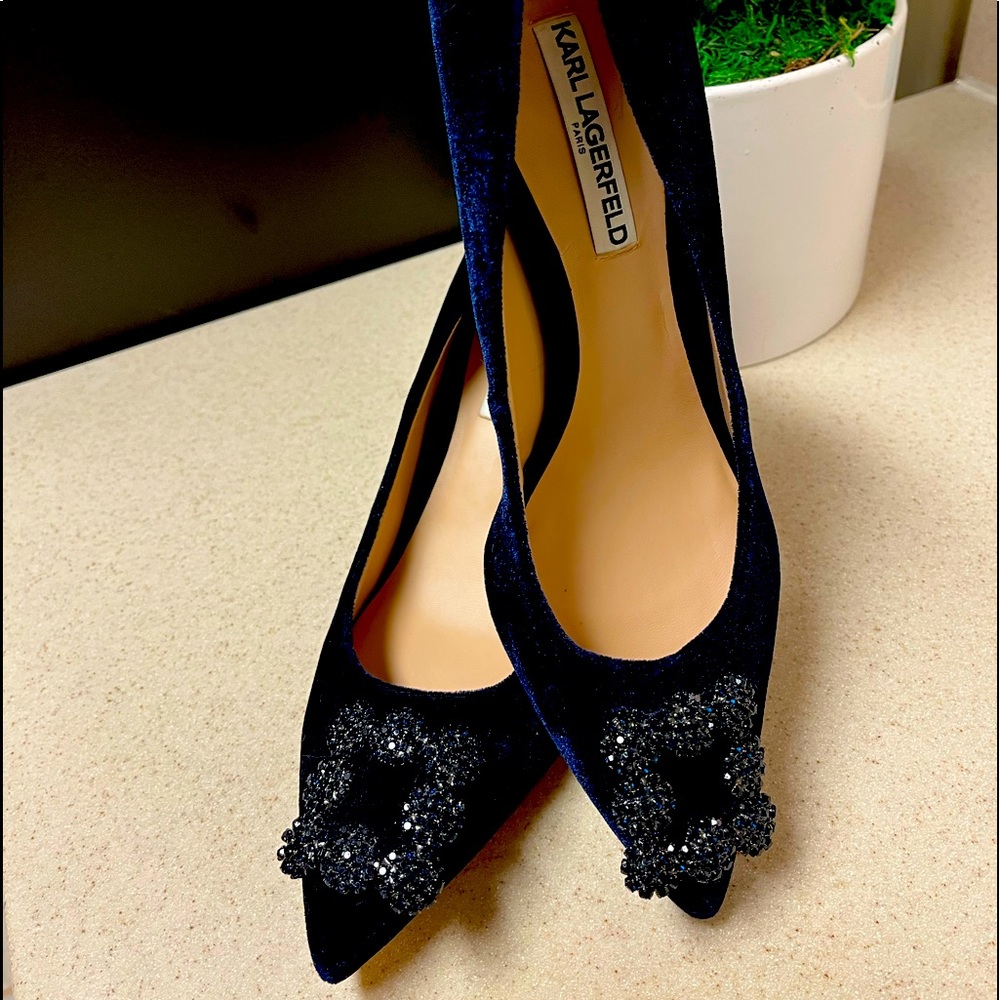 KARL LAGERFELD NAVY VELVET HEELS SZ 10/41B
